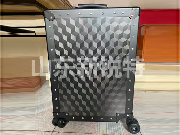 碳纤维拉杆箱维护方法